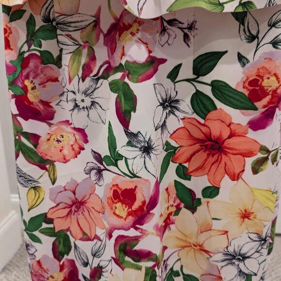 Gorgeous Floral Corset XXS and Pencil skirt XS set from GUESS - Picture 5 of 15